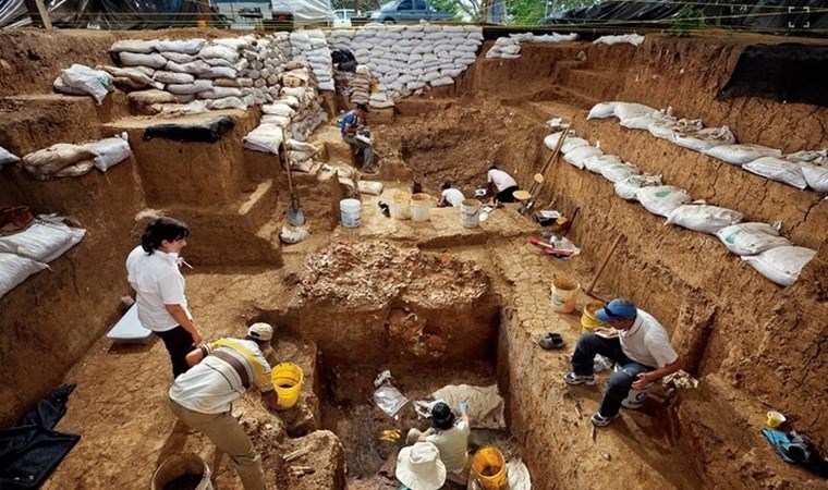 1300 yıllık mezardan paha biçilmez hazineler çıktı! 'Altın kaplı balina dişi' detayı...