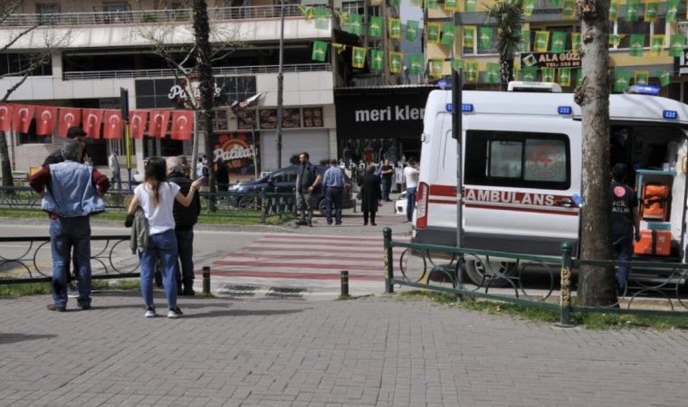 Yaya geçidinde feci kaza: Anne öldü, çocuklar yaralandı