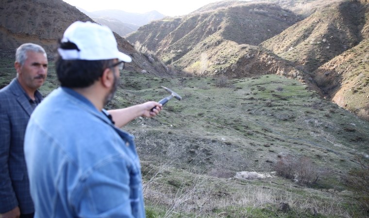 Elazığ depremi Bingöl'ü vurdu: Su kanalında kayma ve yarıklara neden oldu