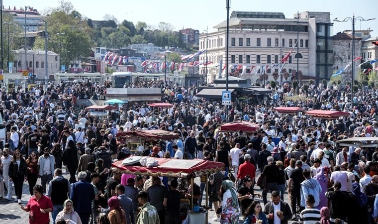 Eminönü'nde bayramın son gününde yoğunluk