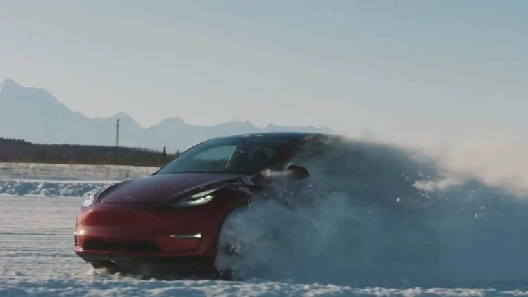 Tesla Model Y fiyatı ne kadar? Tesla Model Y menzili kaç kilometre, teknik özellikleri neler? İndirim açıklandı...