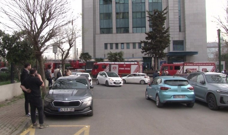 Kadıköy’de lüks plazada yangın: Çalışanlar tahliye edildi