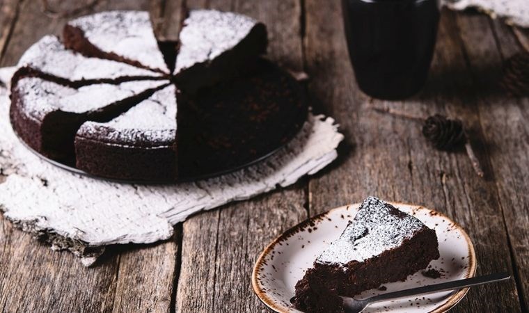 Dışı kıtır kıtır, iyi yumuşacık bir lezzet: İsveç keki (Kladdkaka) tarifi...