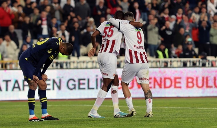 Puan farkı 4'e yükseldi: Fenerbahçe zirve yarışında yara aldı! Sivasspor 2-2 Fenerbahçe