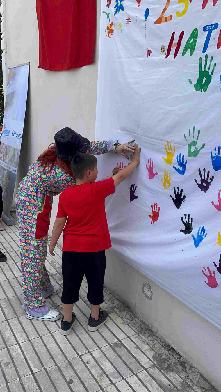 23 Nisan'da depremzede çocuklar unutulmadı: 'Yüzlerini güldürmek için...'