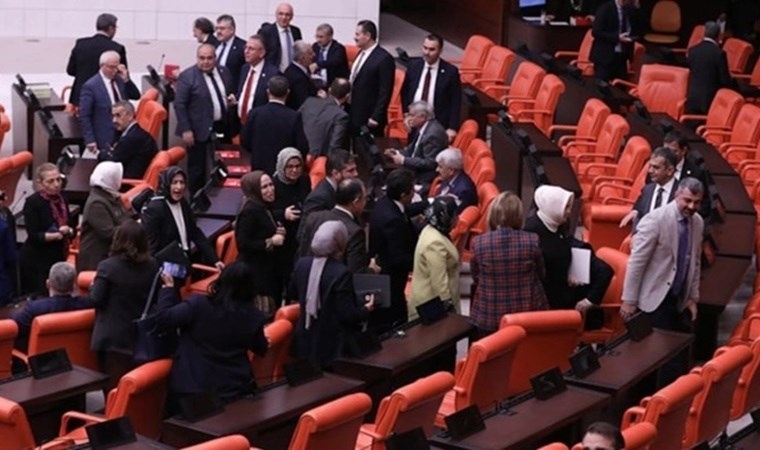 AKP'den vekillere uyarı: Herkes sizi izliyor, dikkatli olun