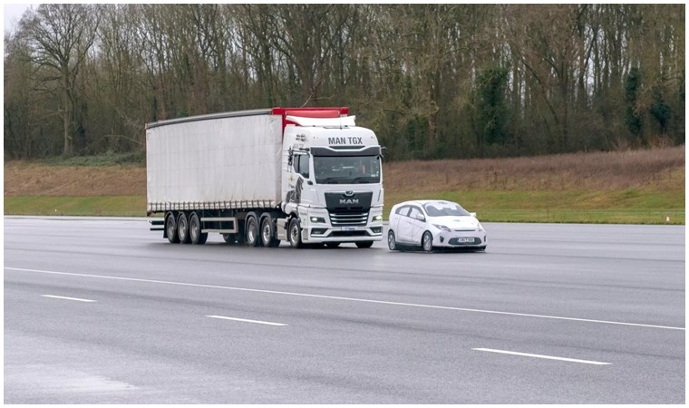 Ölümlü kaza oranı otomobilleri 5'e katlayan kamyonlar hedefte: Yeni Euro NCAP testleri başlıyor...