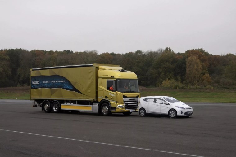 Ölümlü kaza oranı otomobilleri 5'e katlayan kamyonlar hedefte: Yeni Euro NCAP testleri başlıyor...