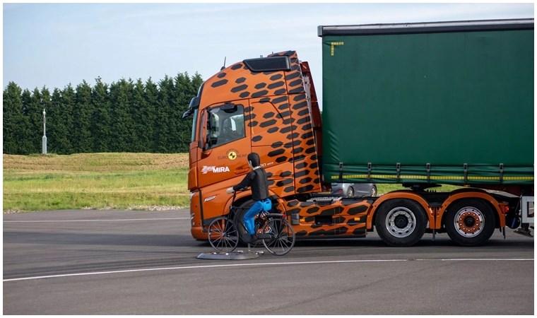 Ölümlü kaza oranı otomobilleri 5'e katlayan kamyonlar hedefte: Yeni Euro NCAP testleri başlıyor...