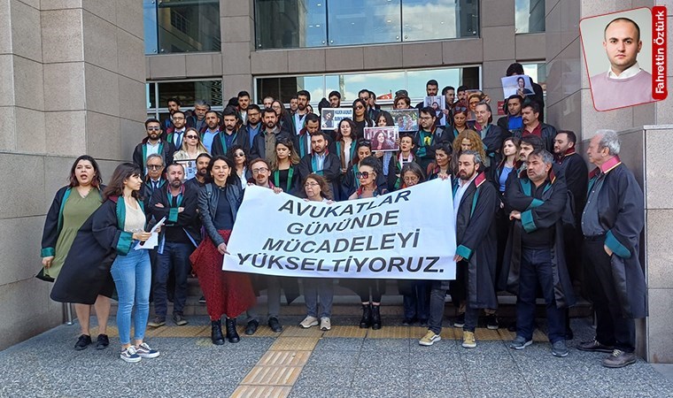 İstanbul'daki avukatlar, Çağlayan Adliyesi önünde bir araya geldi: 'Kutlamıyor, mesleğimizi savunuyoruz'