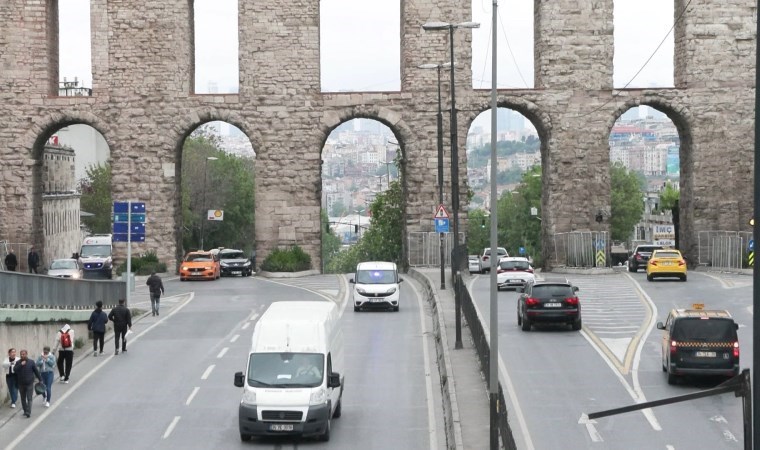 Polis ablukası altındaydı... Bozdoğan Kemeri trafiğe açıldı