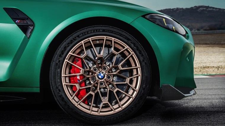 Yeni 2024 BMW M4 CS ortaya çıktı: 550 beygir güç, karbonfiber malzemeler...