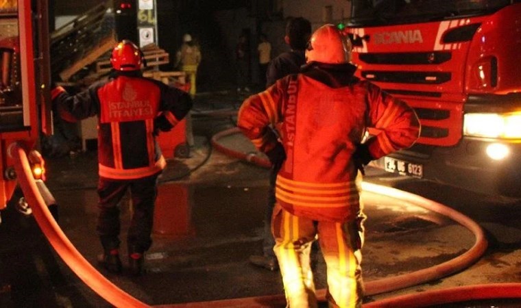 Üsküdar’da yanan midibüs köprü trafiğini durdurdu