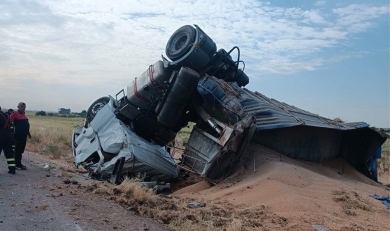 Mardin’de TIR devrildi: 1 yaralı