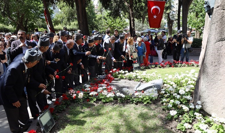 Zübeyde Hanım, Anneler Günü’nde anıt kabri başında anıldı