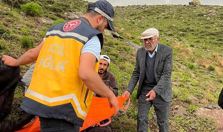 Mantar toplarken ayağından sakatlanan 2 kişiyi AFAD kurtardı