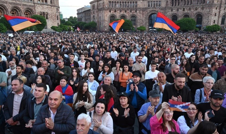 Ermenistan'da hükümet karşıtı protesto: Yüzlerce kişi gözaltına alındı