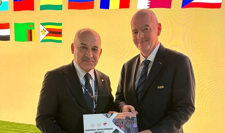 TFF Başkanı Mehmet Büyükekşi, FIFA Başkanı Gianni Infantino ile bir araya geldi