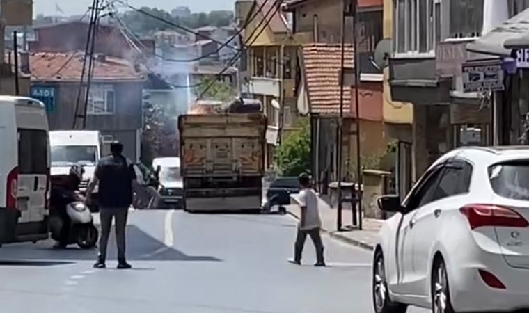 Sarıyer'de kamyon kabloları kopardı: Esnaf elektriksiz kaldı