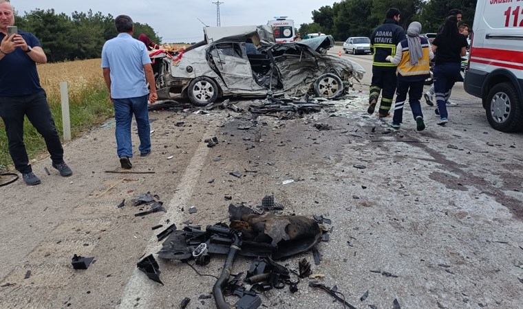 Trafik kazası sonrası ortalık savaş alanına döndü