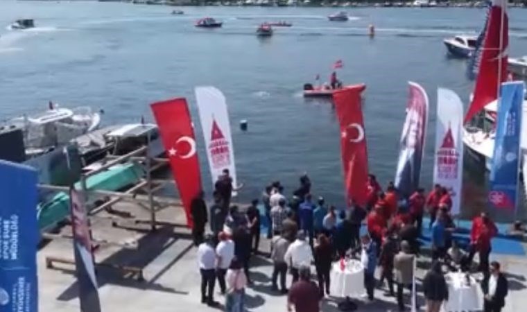 Beyoğlu’nda 19 Mayıs coşkusu denize taştı