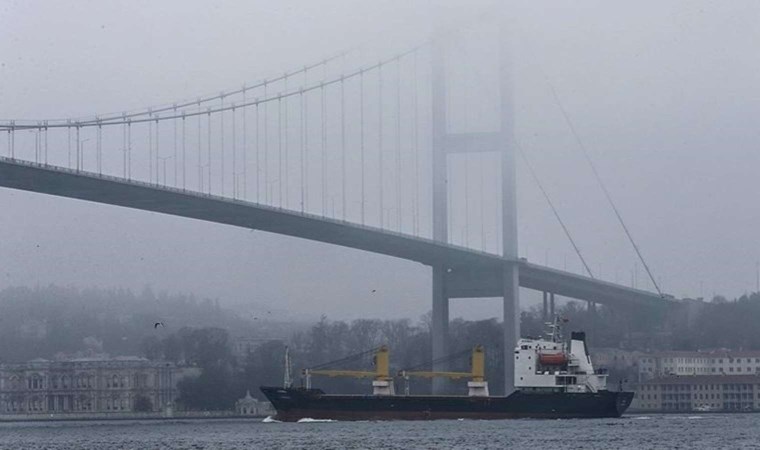 İstanbul Boğazı'nda gemi trafiği yat yarışları nedeniyle askıya alındı