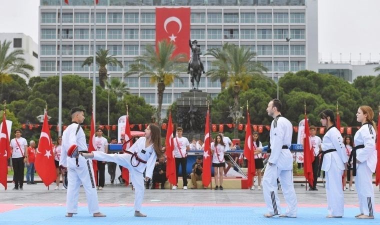 Cumhuriyet Meydanı’nda 19 Mayıs coşkusu