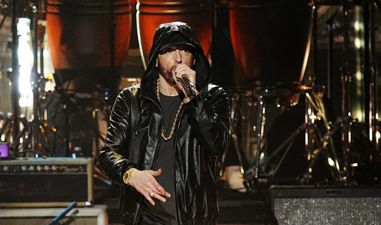 Eminem, gazetede Slim Shady’nin ölüm ilanını yayınlattı