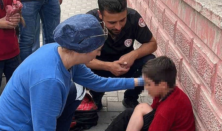 Ticari taksinin çarptığı çocuk, ambulanstan kaçtı