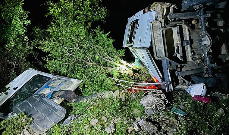 Siirt'te minibüs, şarampole devrildi: 3 yaralı