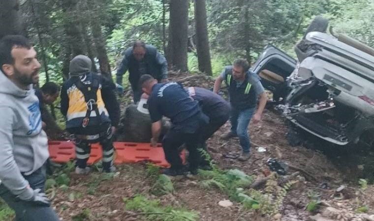Trabzon'da otomobil uçuruma yuvarlandı 1 ölü 1 yaralı