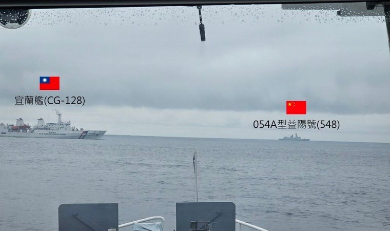 Tayvan Boğazı'nda tansiyon yükseldi Gemiler karşı karşıya geldi