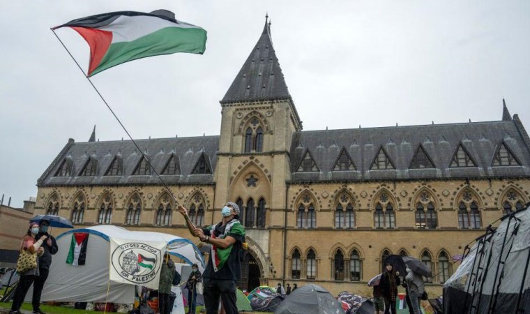 Oxford Üniversitesi'nde Gazze eylemine polis müdahale etti 16 kişi gözaltına
