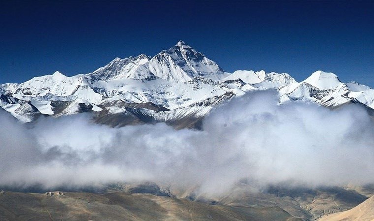 Nepalli dağcı Everest Dağı'nda ölü bulundu