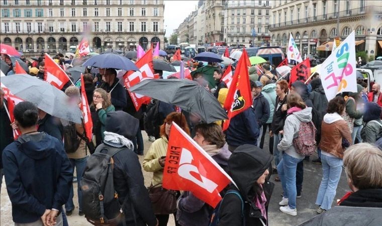 Fransa'da öğretmenler hükümetin eğitim reformunu protesto etti