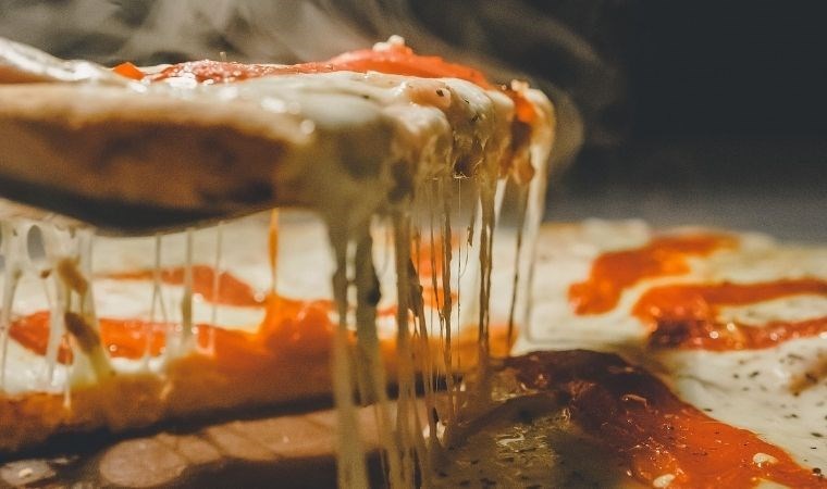Google'ın yapay zekası pizza tarifi verdi İçine tutkal ekleyin