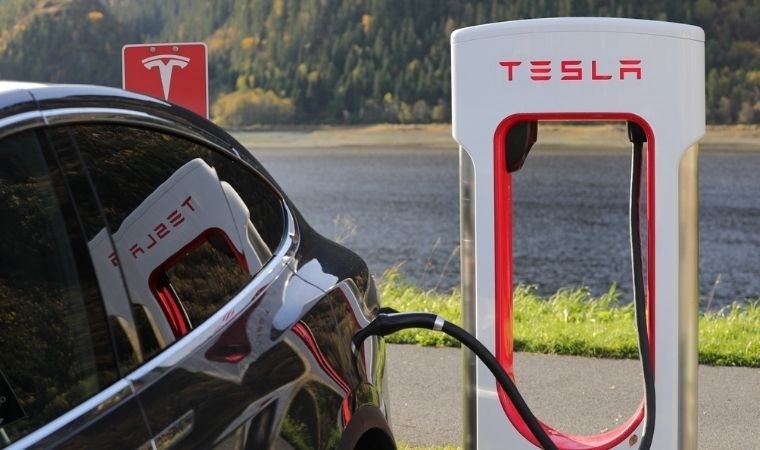 Tesla karbon emisyonlarının yüzde 20 arttığını açıkladı