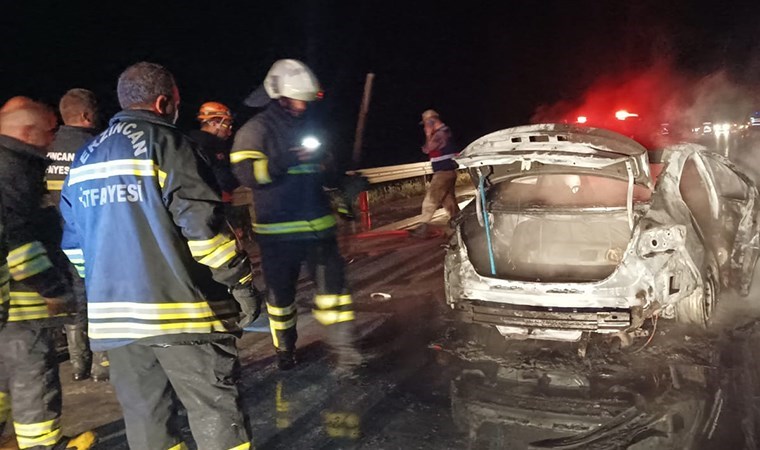 Erzincan’da bariyere çarpan otomobil alev aldı: 1 ölü, 1 yaralı