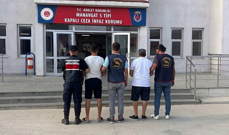 Kesinleşmiş hapis cezasıyla aranan 2 hükümlü, 'tatil beldesinde' yakalandı