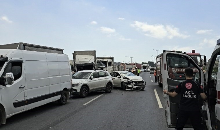 TEM Otoyolu'nda 10 araçlık zincirleme kaza: 2 yaralı