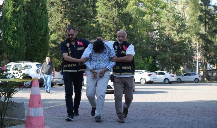 Antalya'da yabancı uyruklu kadın evinde ölü bulundu: En yakını tutuklandı!