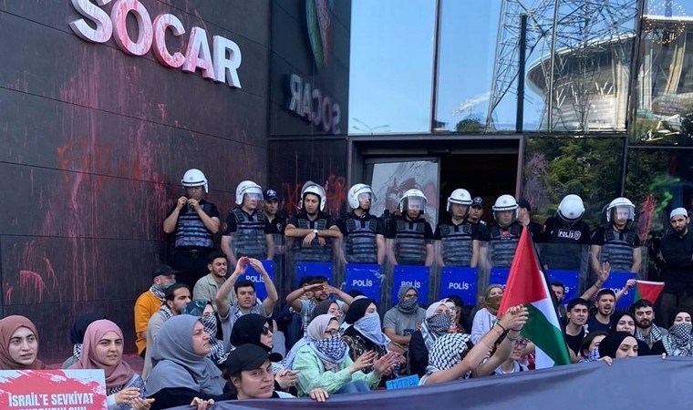 Türkiye üzerinden İsrail’e petrol sağlayan SOCAR’a İstanbul’da kırmızı boyalı protesto