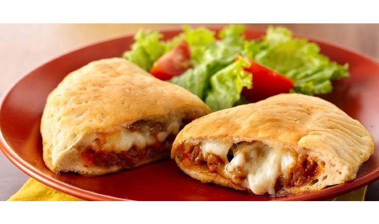 İtalyan pidesi de denir: Calzone tarifi...