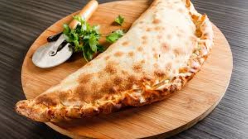 İtalyan pidesi de denir: Calzone tarifi...