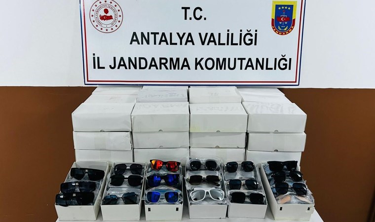 Otobüsten bin 500 adet kaçak güneş gözlüğü çıktı