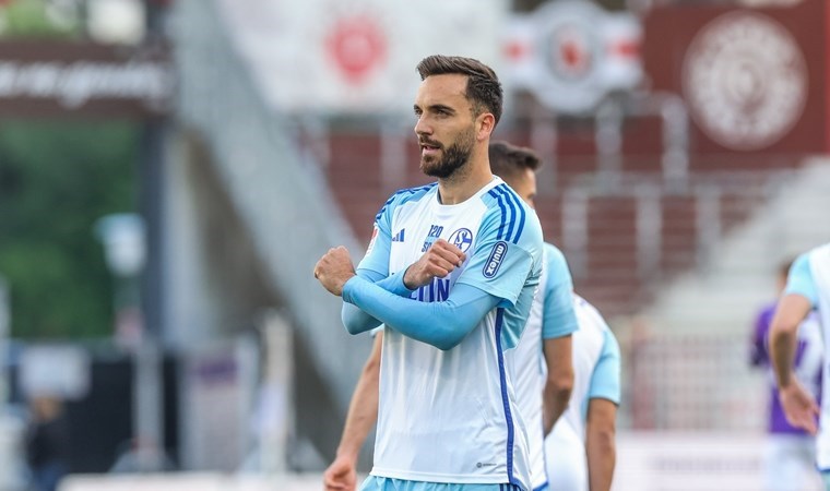 Kenan Karaman attı, Schalke 04 ligde kaldı!