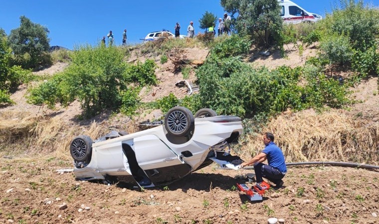 Adıyaman'da feci kaza... Otomobil şarampole yuvarlandı: 3 yaralı