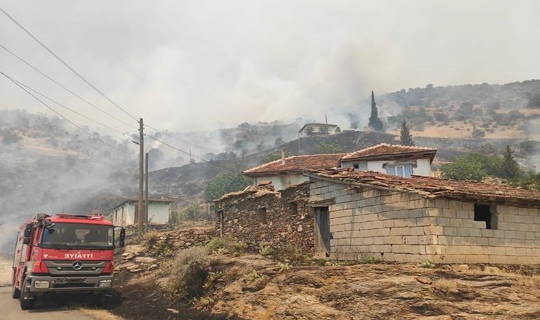 Manisa'da zirai alanda büyük yangın