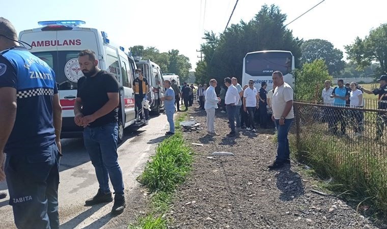 Kocaeli'de işçi servisi ile kamyon kafa kafaya çarpıştı: 1’i ağır 27 yaralı