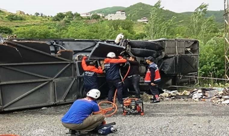 Bitlis'te feci kaza... Şoför ile yolcu hayatını kaybetti, 30 yaralı